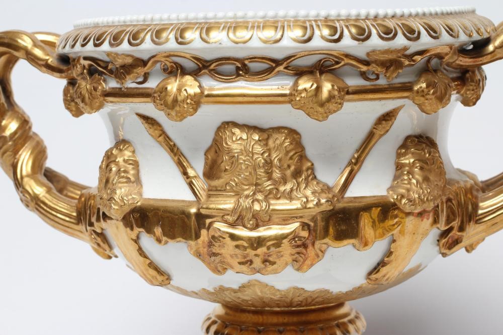 AN ENGLISH PORCELAIN WARWICK VASE Image