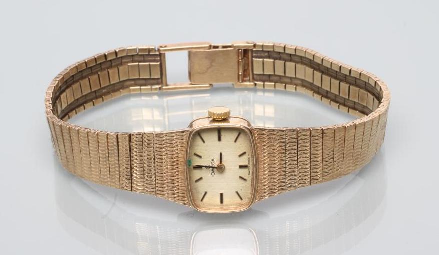 A LADY'S 9CT GOLD OMEGA WRISTWATCH Image