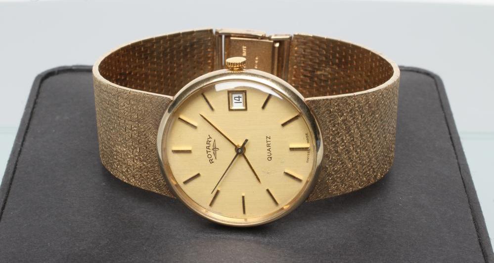 A GENTLEMAN'S 9CT GOLD ROTARY WRISTWATCH Image