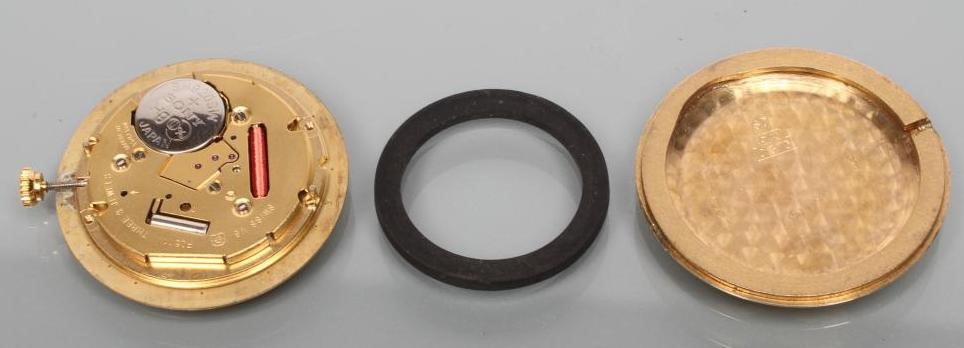 A GENTLEMAN'S 9CT GOLD ROTARY WRISTWATCH Image