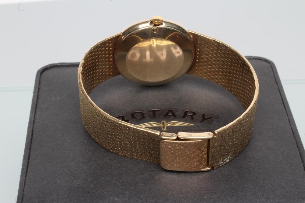 A GENTLEMAN'S 9CT GOLD ROTARY WRISTWATCH Image