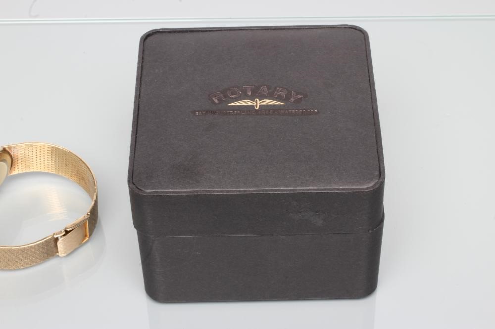 A GENTLEMAN'S 9CT GOLD ROTARY WRISTWATCH Image