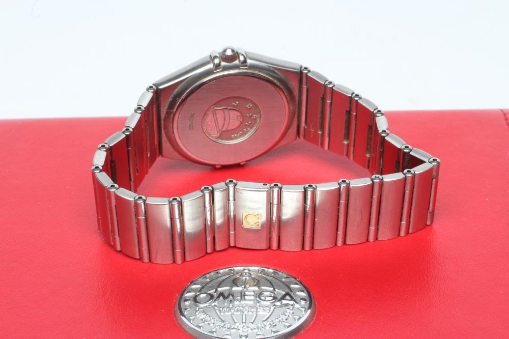 A GENTLEMAN'S OMEGA CONSTELLATION QUARTZ WRISTWATCH Image