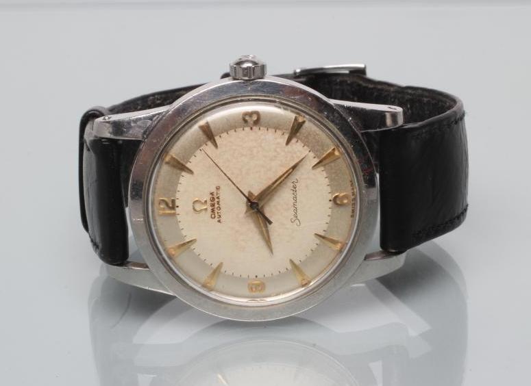 A GENTLEMAN'S OMEGA SEAMASTER WRISTWATCH Image