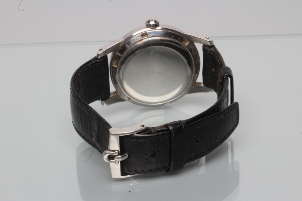 A GENTLEMAN'S OMEGA SEAMASTER WRISTWATCH Image