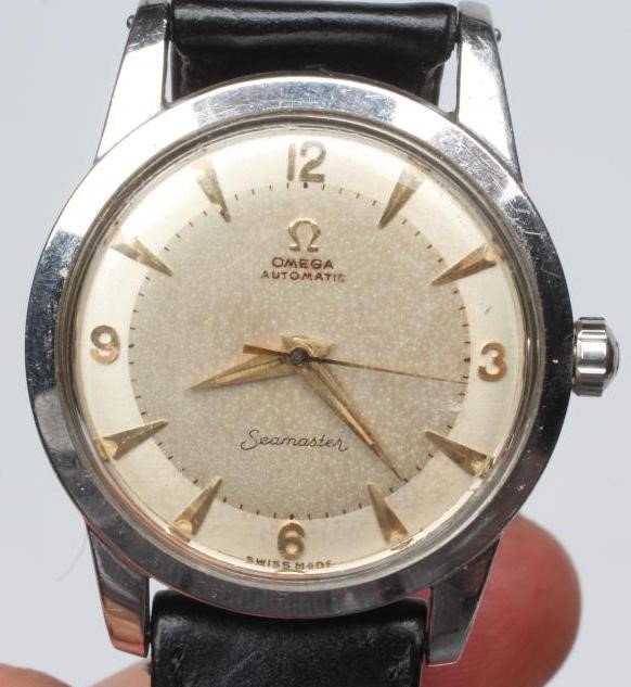 A GENTLEMAN'S OMEGA SEAMASTER WRISTWATCH Image
