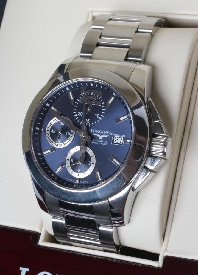 A GENTLEMAN'S LONGINES AUTOMATIC WRISTWATCH Image