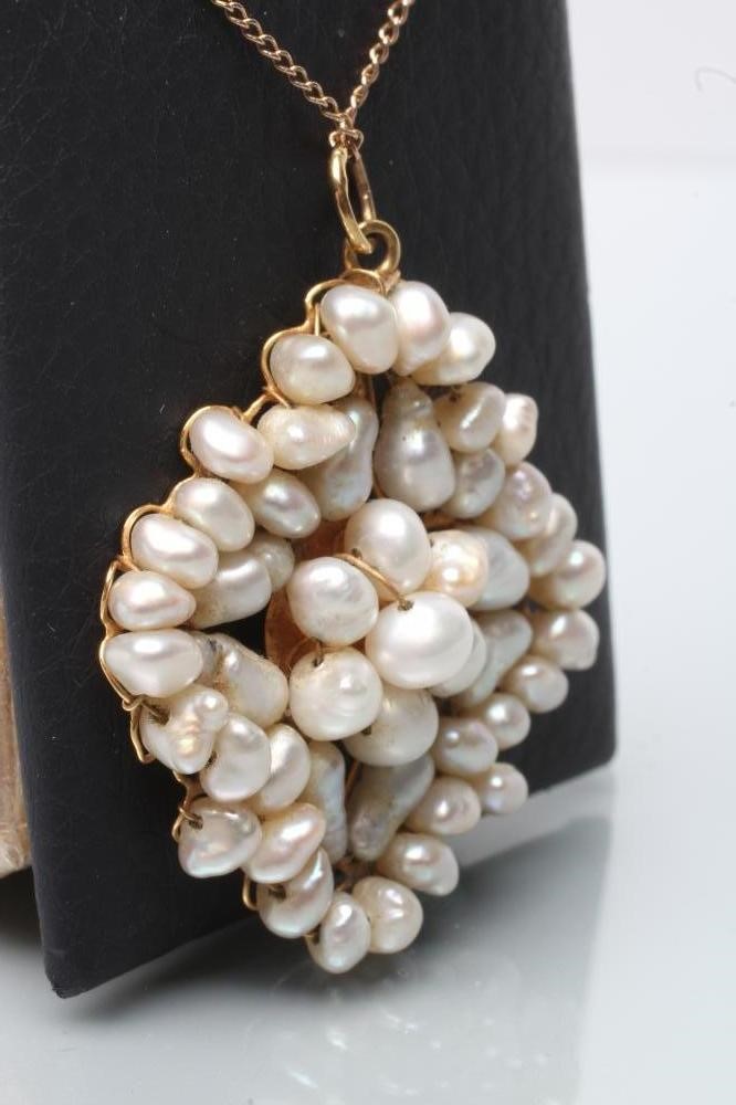 A FRESHWATER PEARL PENDANT of open quatrefoil form Image