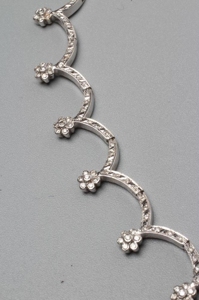 A DIAMOND NECKLACE Image