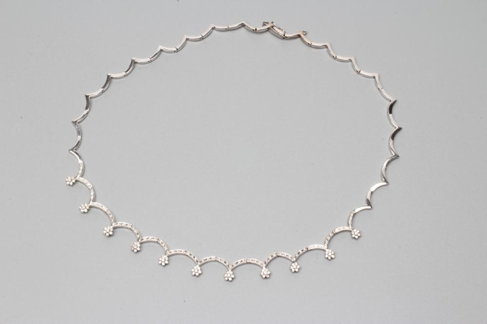 A DIAMOND NECKLACE Image
