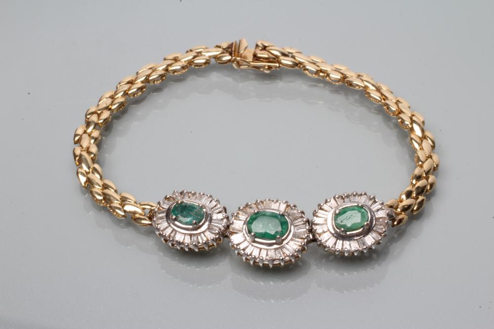 AN EMERALD AND DIAMOND BRACELET Image