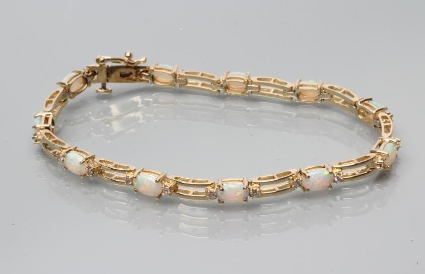 AN OPAL AND DIAMOND BRACELET Image