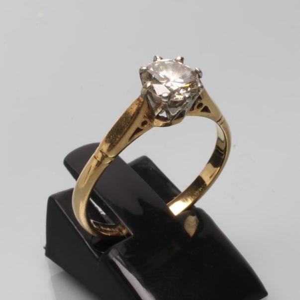 A SOLITAIRE DIAMOND RING Image