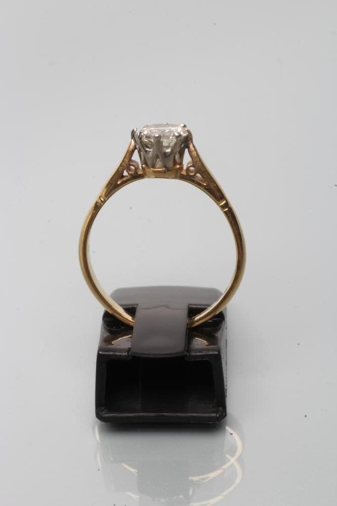 A SOLITAIRE DIAMOND RING Image