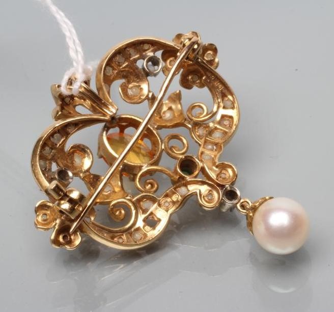 A MULTI-GEM SET 18CT GOLD RENAISSANCE STYLE BROOCH/PENDANT of open cartouche form Image