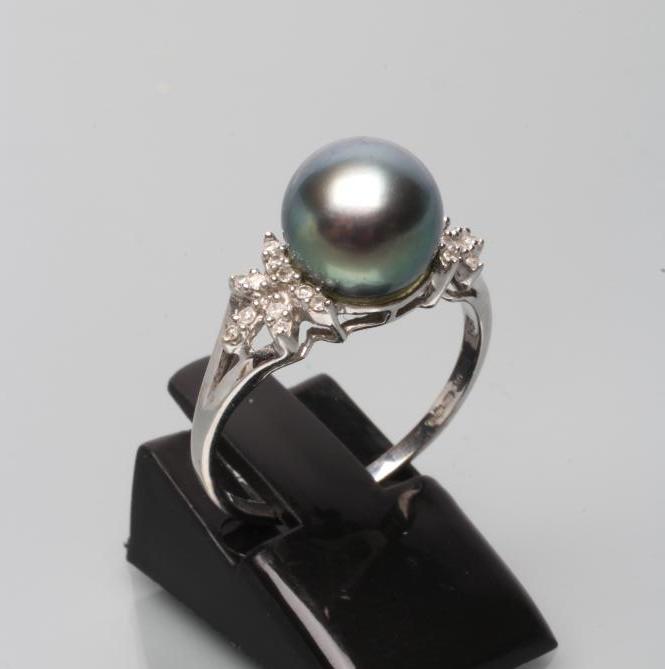 A BLACK TAHITIAN PEARL AND DIAMOND COCKTAIL RING Image