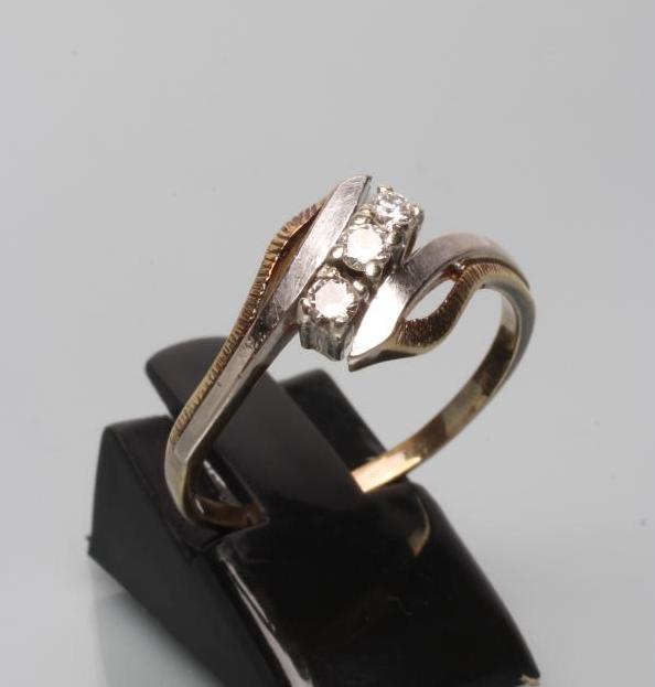 A THREE STONE DIAMOND RING Image