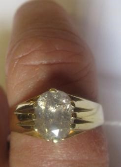 A GENTLEMAN'S SOLITAIRE DIAMOND RING Image