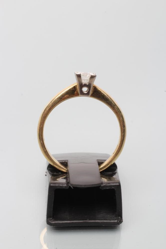 A SOLITAIRE DIAMOND RING Image