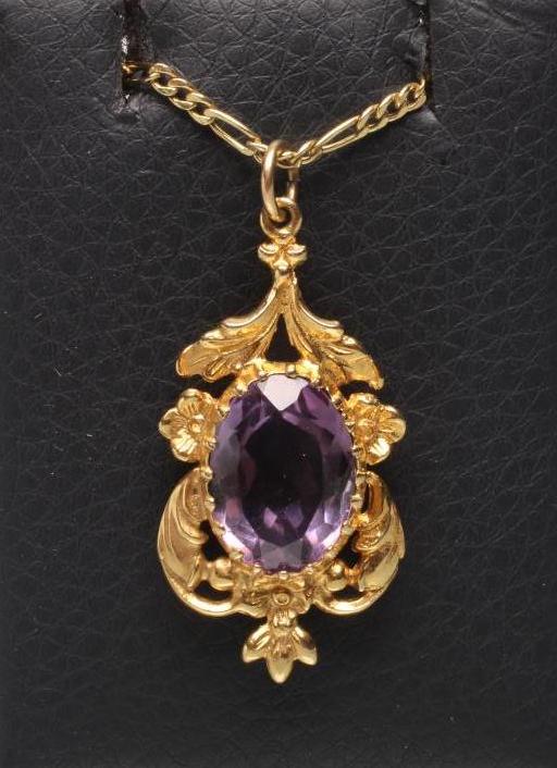 AN AMETHYST PENDANT Image