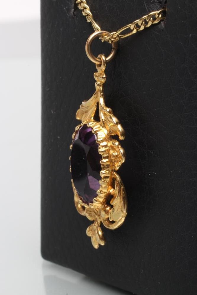 AN AMETHYST PENDANT Image