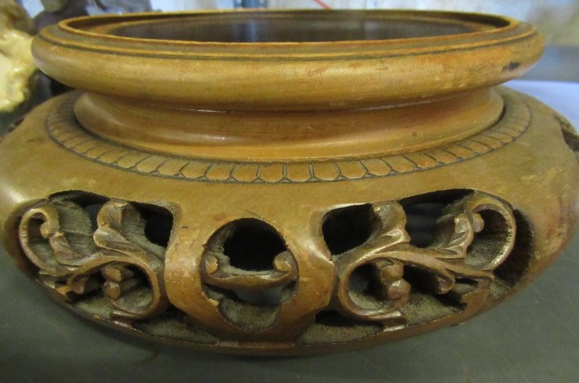 A CHINESE PORCELAIN JAR AND COVER of inverted baluster form Image