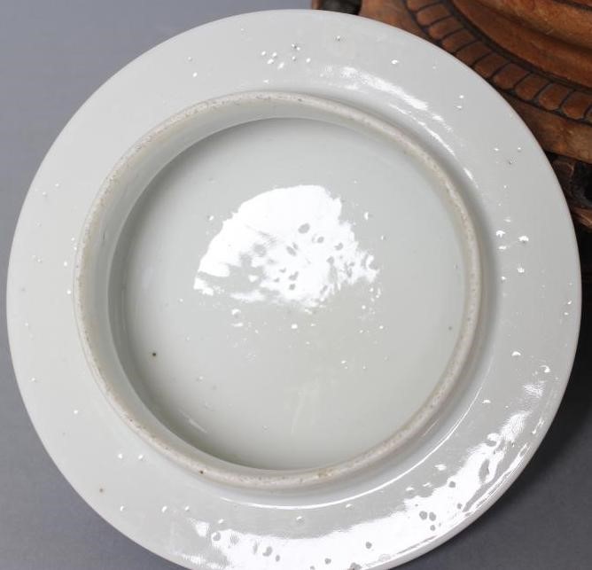 A CHINESE PORCELAIN JAR AND COVER of inverted baluster form Image