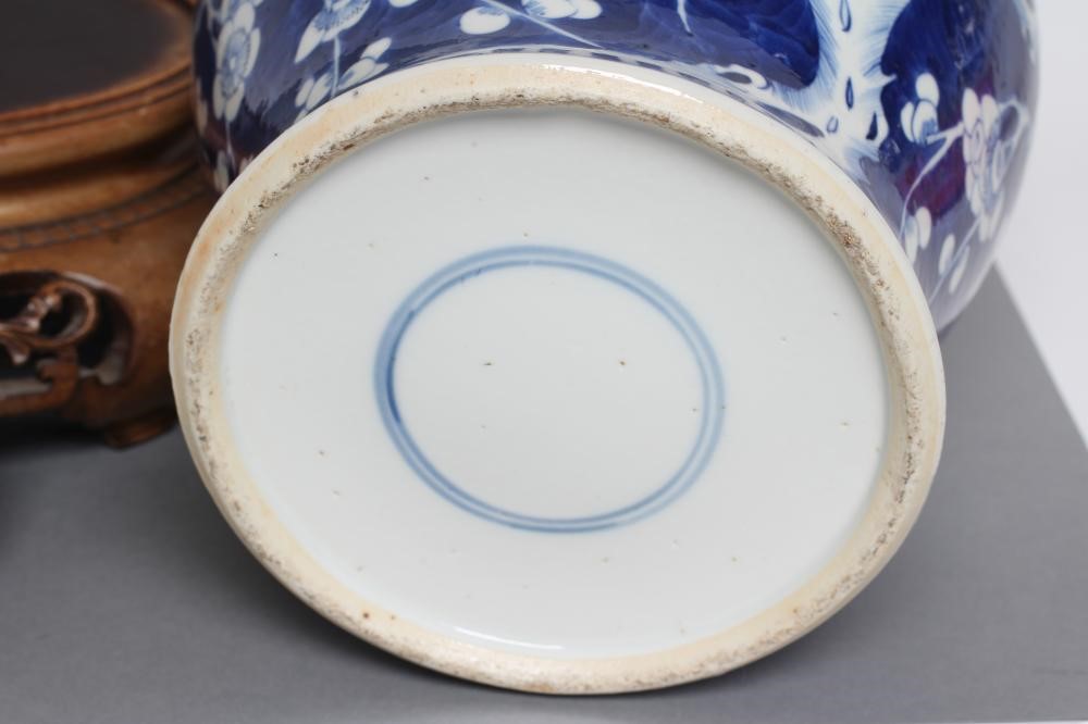 A CHINESE PORCELAIN JAR AND COVER of inverted baluster form Image