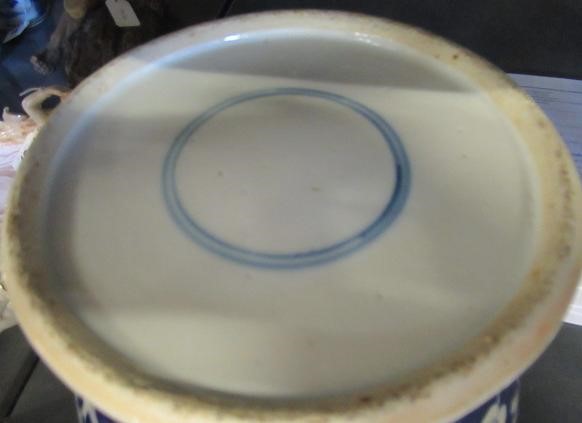 A CHINESE PORCELAIN JAR AND COVER of inverted baluster form Image