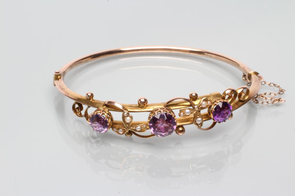AN EDWARDIAN STIFF HINGED BANGLE Image