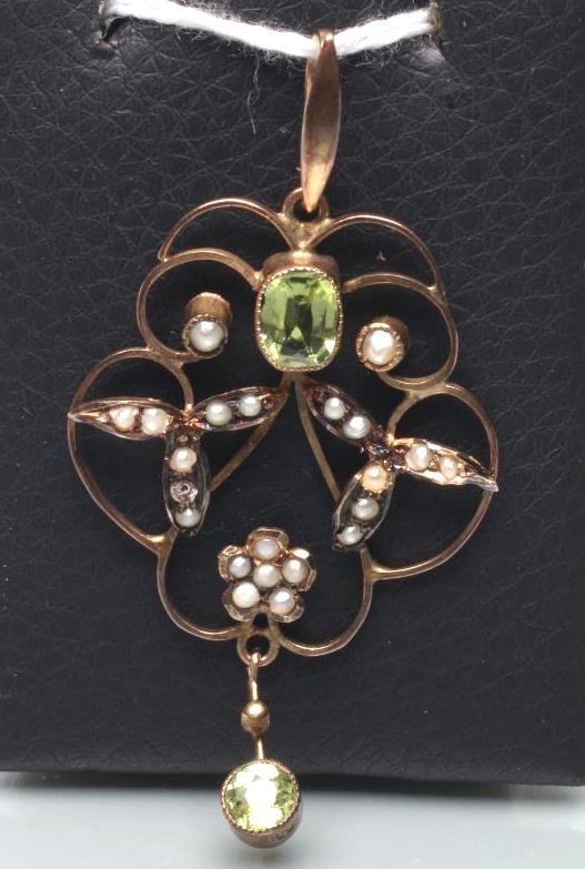AN EDWARDIAN WIREWORK PENDANT set with two peridot and seed pearls Image