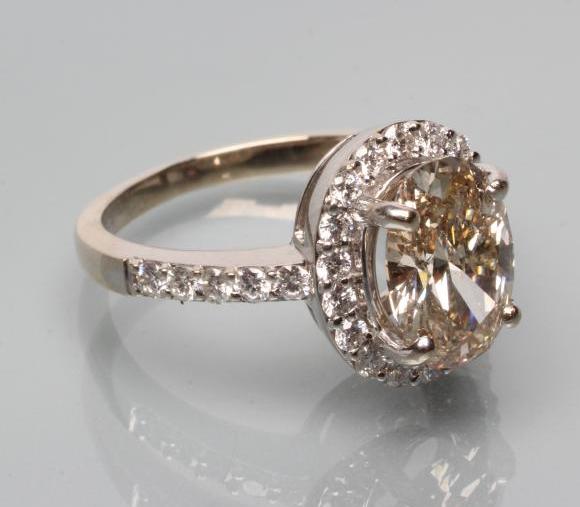 A DIAMOND CLUSTER RING Image