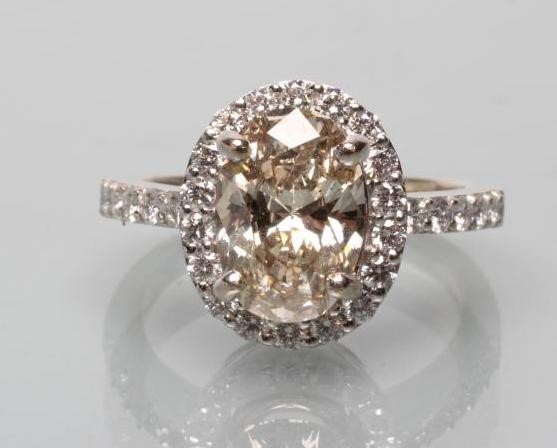 A DIAMOND CLUSTER RING Image