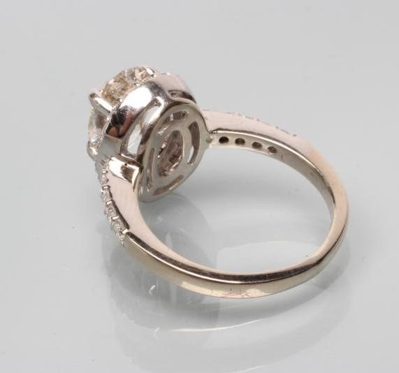 A DIAMOND CLUSTER RING Image