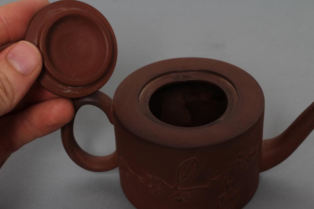 AN ELERS TYPE REDWARE MINIATURE TEAPOT AND COVER Image