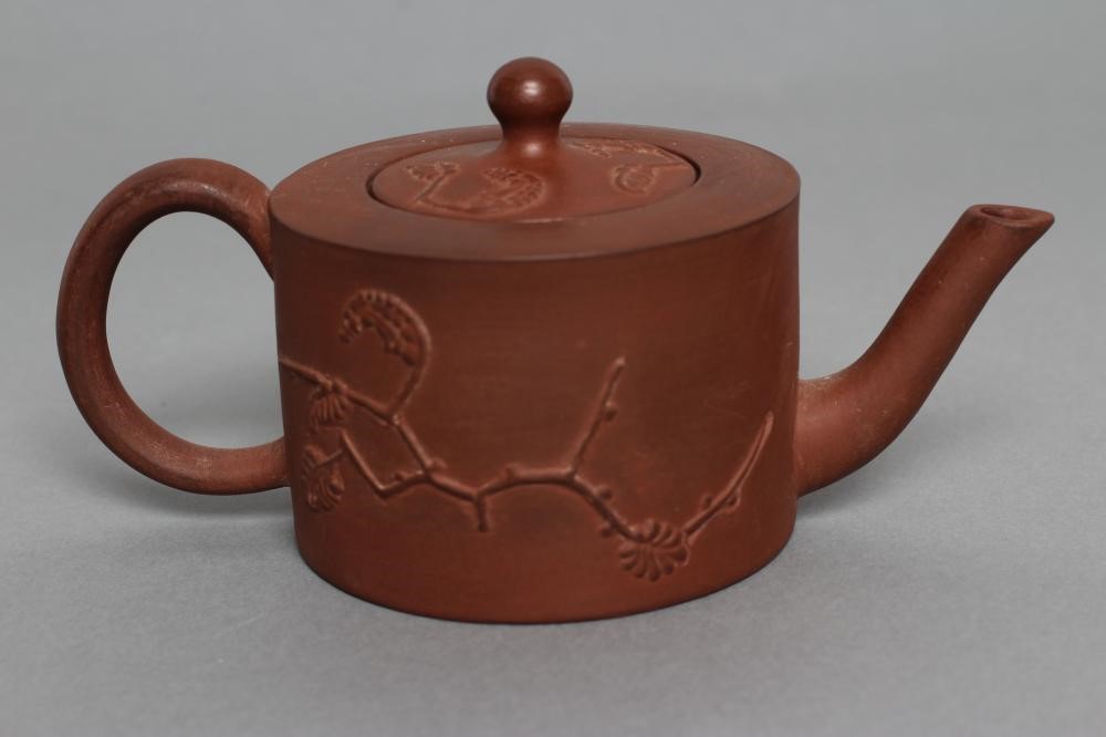 AN ELERS TYPE REDWARE MINIATURE TEAPOT AND COVER Image