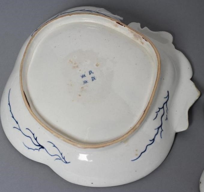 A FIRST PERIOD WORCESTER PORCELAIN RUBBER TREE PLANT DESSERT DISH Image