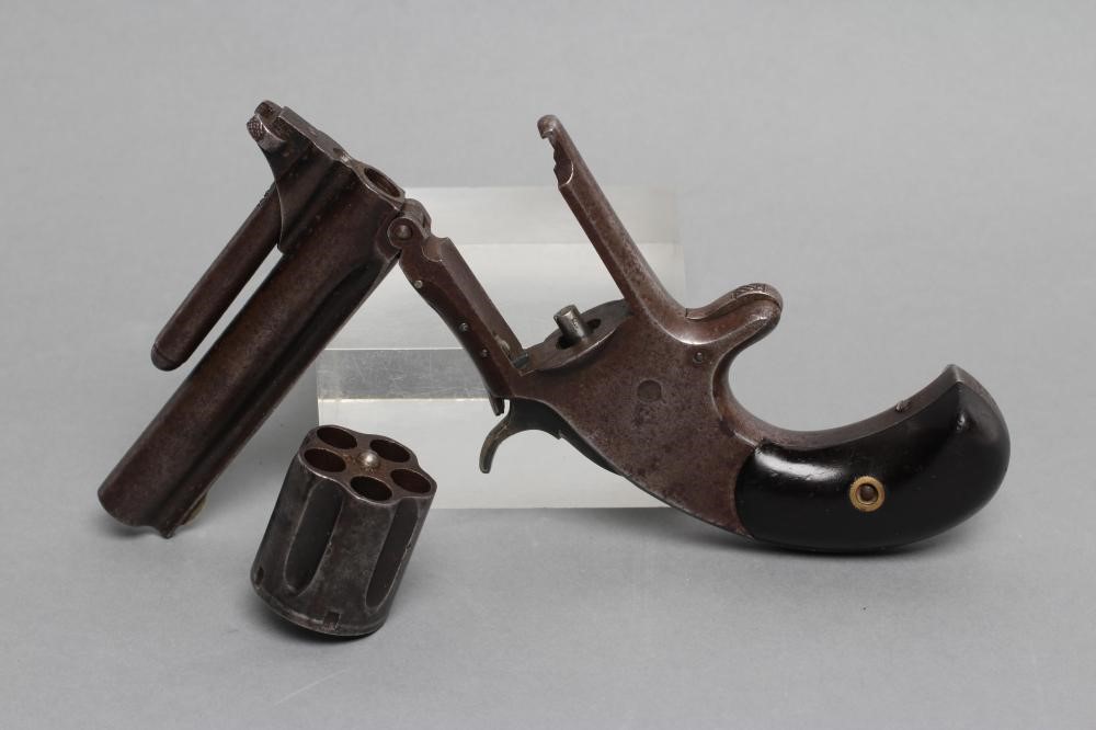 A SMITH & WESSON .32 RIMFIRE REVOLVER Image