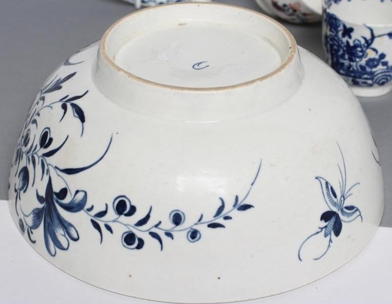 A COLLECTION OF LATE 18TH CENTURY ENGLISH PORCELAIN comprising a First Period Worcester Little Image