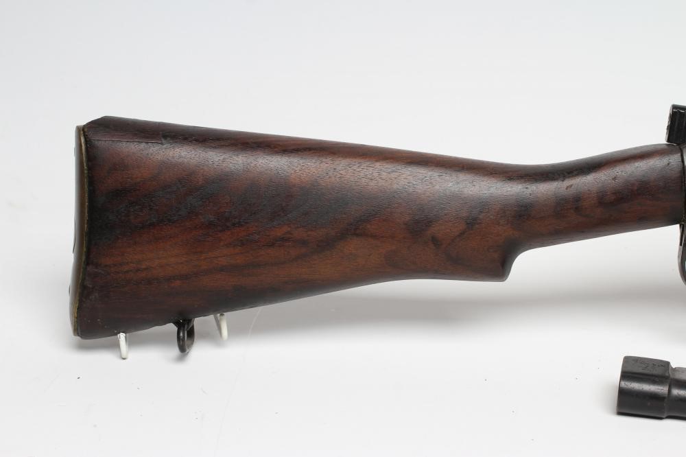 A DEACTIVATED ENFIELD NO.4 MK.1 .303 RIFLE Image
