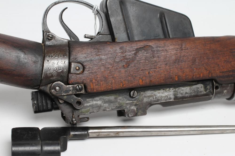 A DEACTIVATED ENFIELD NO.4 MK.1 .303 RIFLE Image