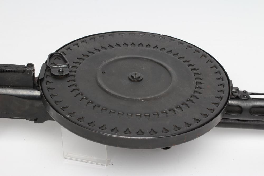 A DEACTIVATED RUSSIAN DP28 7.62MM LIGHT MACHINE GUN Image