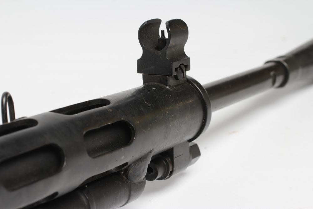 A DEACTIVATED RUSSIAN DP28 7.62MM LIGHT MACHINE GUN Image