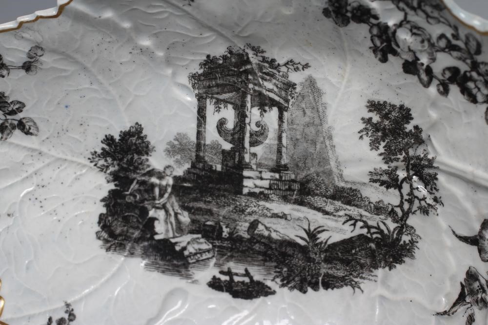A FIRST PERIOD WORCESTER PORCELAIN LEAF SHAPED DESSERT DISH Image
