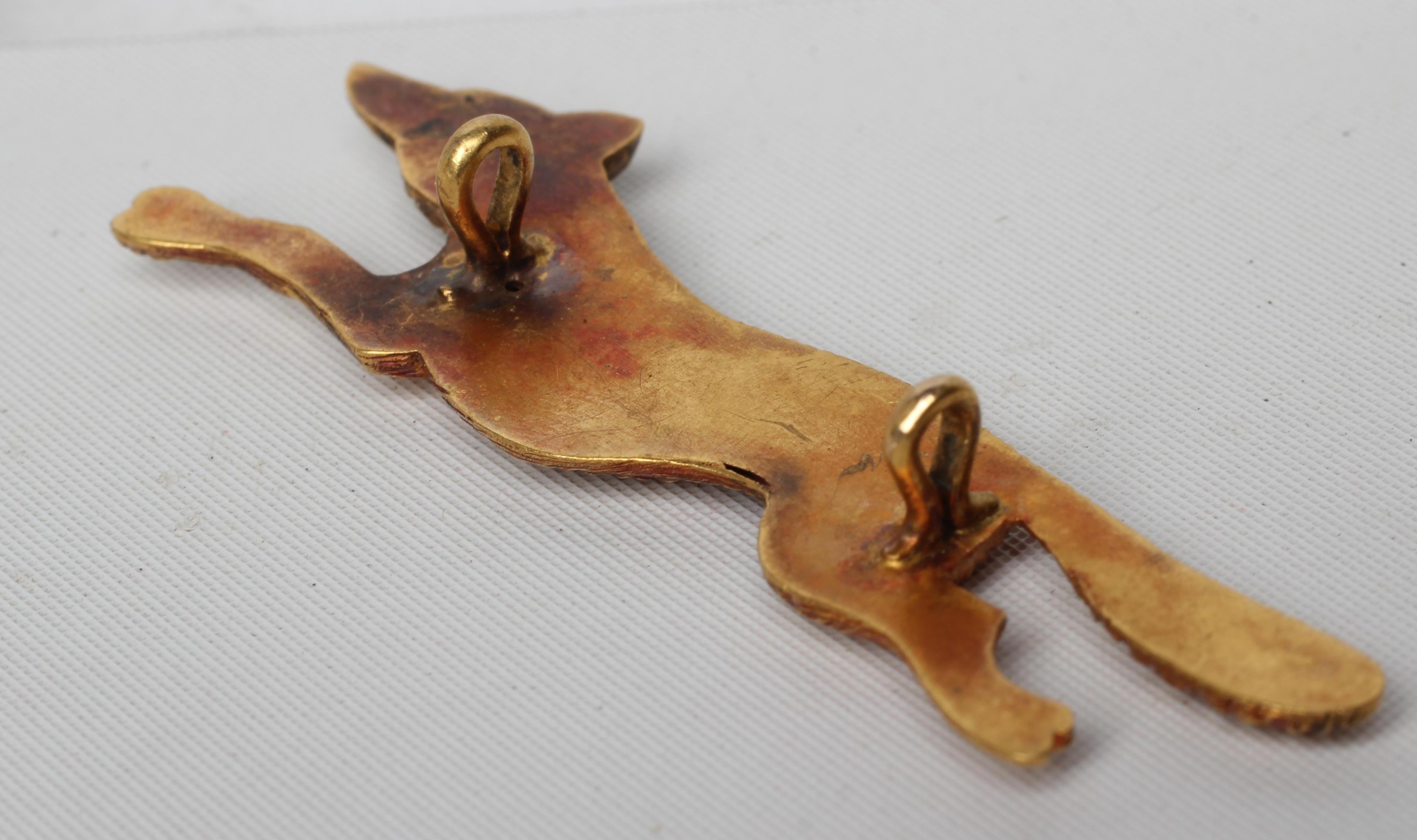 A PAIR OF EAST RIDING YEOMANRY "FOX IN FULL CRY" COLLAR BADGES Image