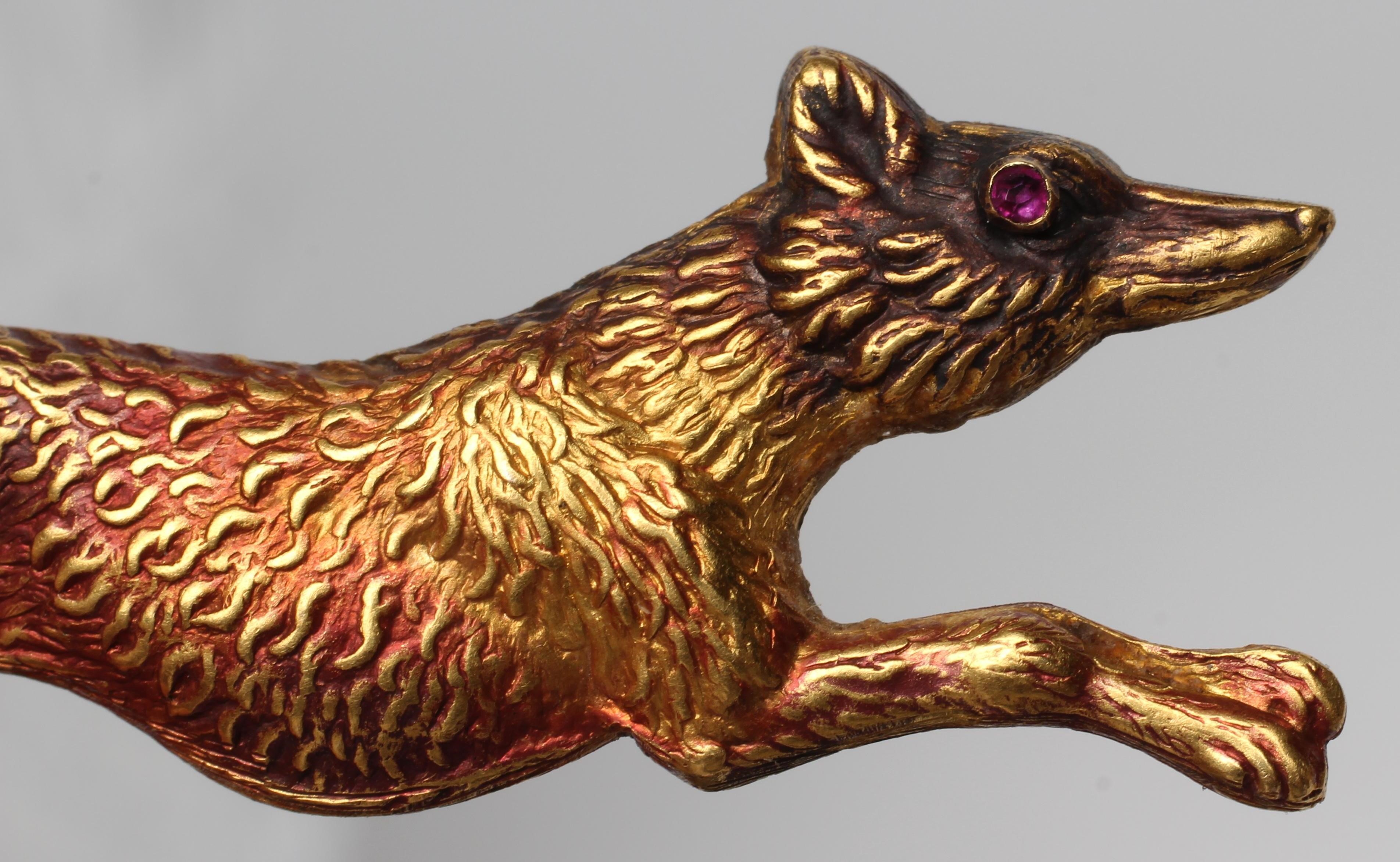 A PAIR OF EAST RIDING YEOMANRY "FOX IN FULL CRY" COLLAR BADGES Image