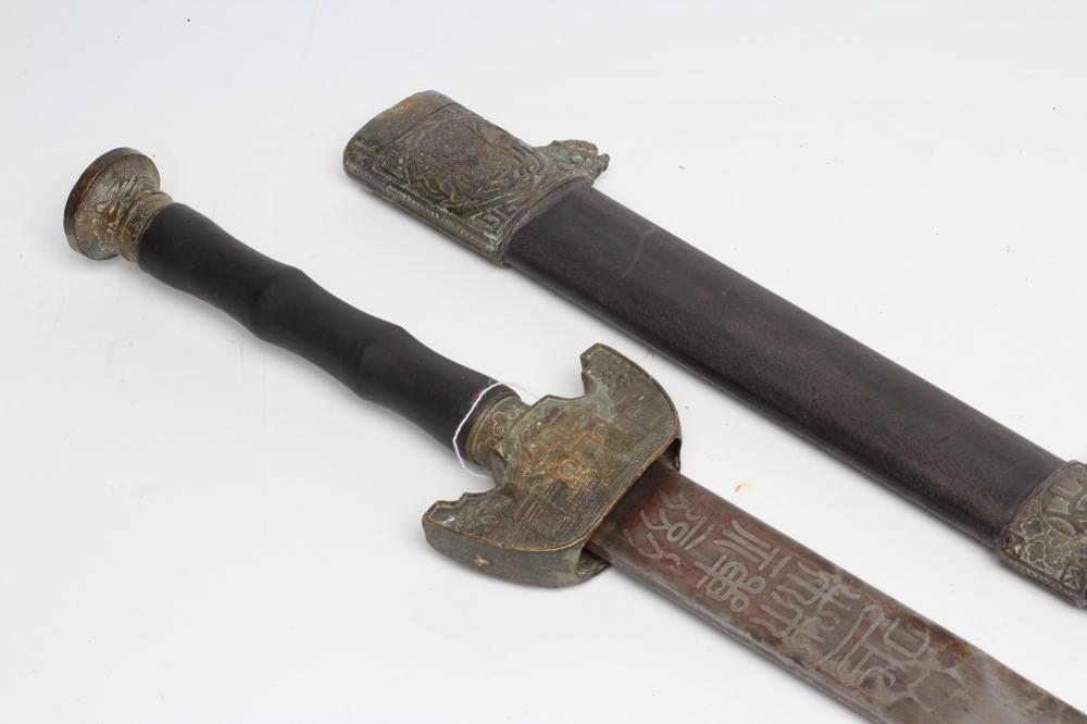 A LARGE DECORATIVE CHINESE JIAN SWORD Image