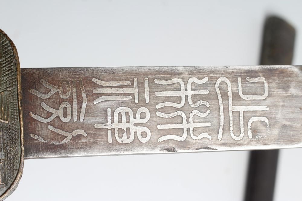 A LARGE DECORATIVE CHINESE JIAN SWORD Image
