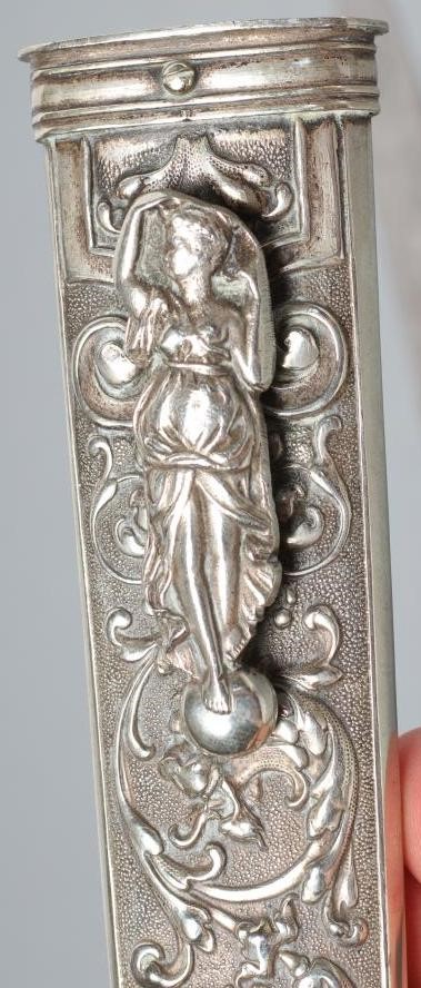 A SOUTH AMERICAN GAUCHO KNIFE Image