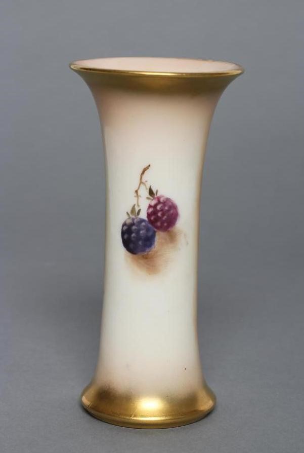 A ROYAL WORCESTER CHINA SMALL VASE Image